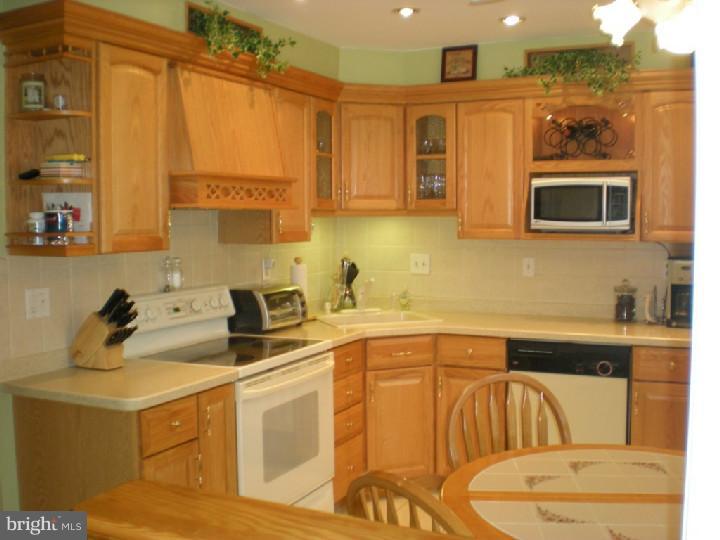 116 Farnwood Road Mount Laurel, NJ 08054 - Photo 9 of 16 Kitchen