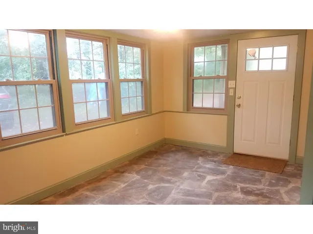 $1,935 | 1371 Old Airport Road, Unit FRONT, Douglassville, PA 19518