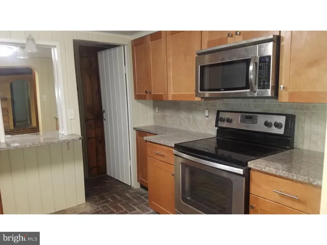 $1,935 | 1371 Old Airport Road, Unit FRONT, Douglassville, PA 19518