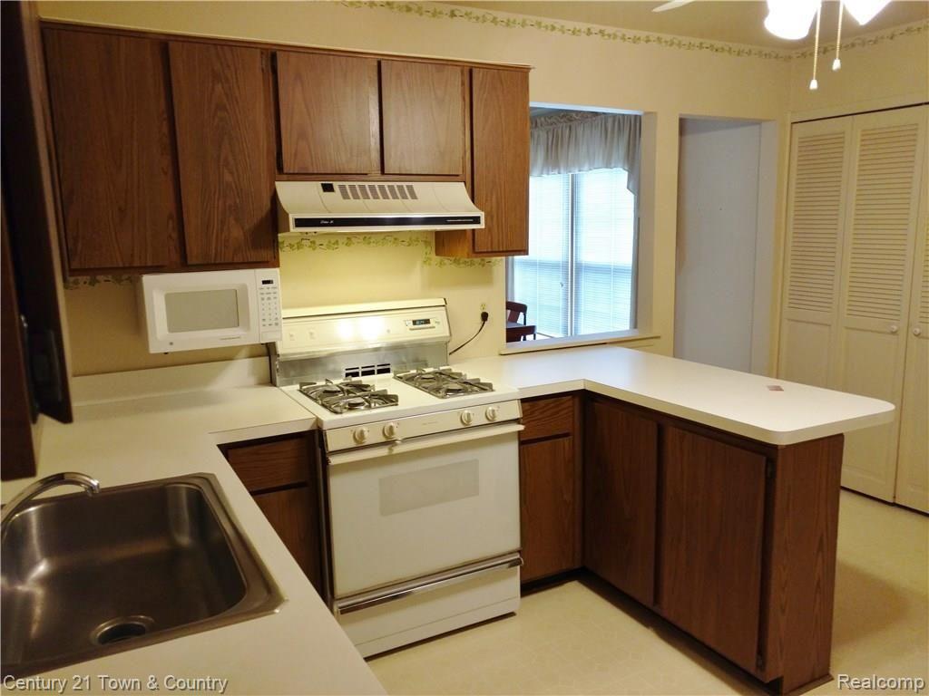 1368 Crescent Lane, Unit 303 Rochester Hills, MI 48306 - Photo 7 of 10