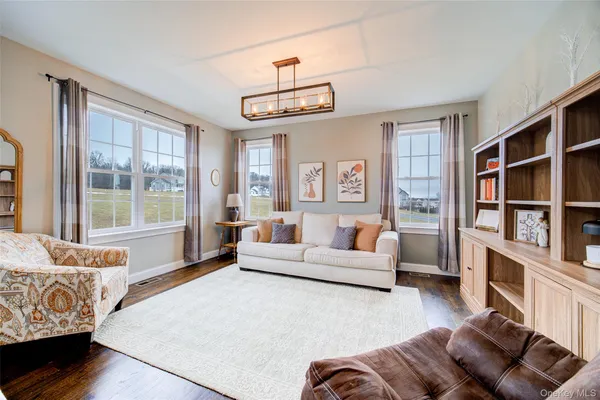 $824,999 | 64 Fox Hill Run, Rock Tavern, NY 12575