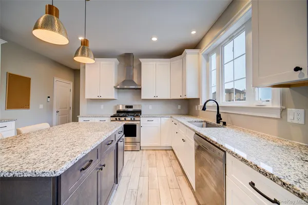 $824,999 | 64 Fox Hill Run, Rock Tavern, NY 12575