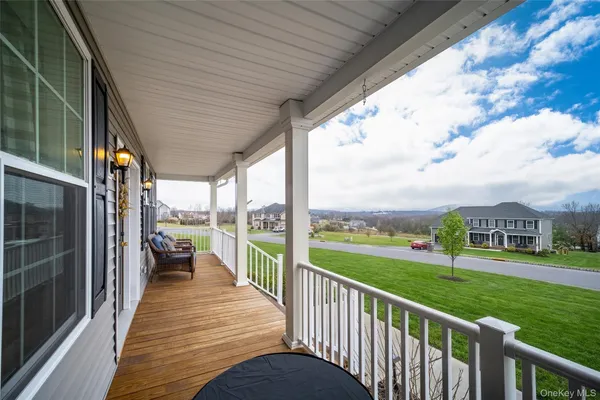 $824,999 | 64 Fox Hill Run, Rock Tavern, NY 12575