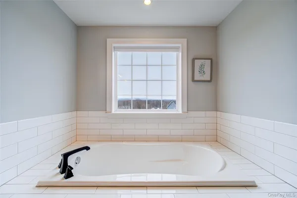 $824,999 | 64 Fox Hill Run, Rock Tavern, NY 12575
