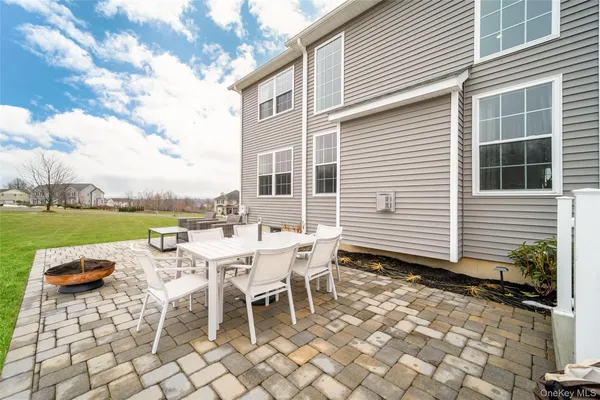 $824,999 | 64 Fox Hill Run, Rock Tavern, NY 12575
