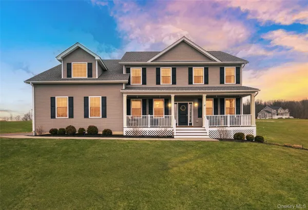 $824,999 | 64 Fox Hill Run, Rock Tavern, NY 12575