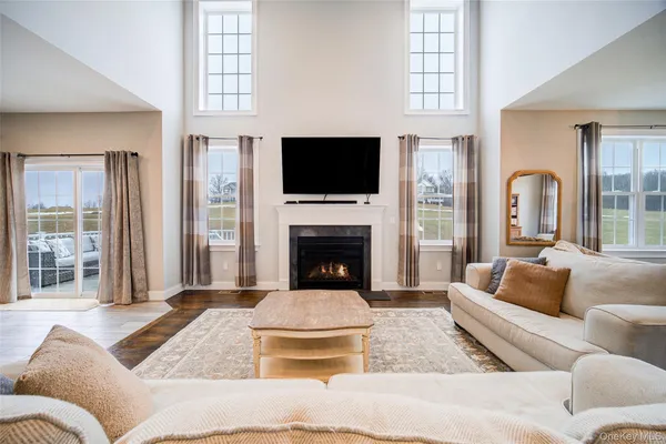 $824,999 | 64 Fox Hill Run, Rock Tavern, NY 12575