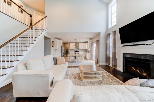 $824,999 | 64 Fox Hill Run, Rock Tavern, NY 12575