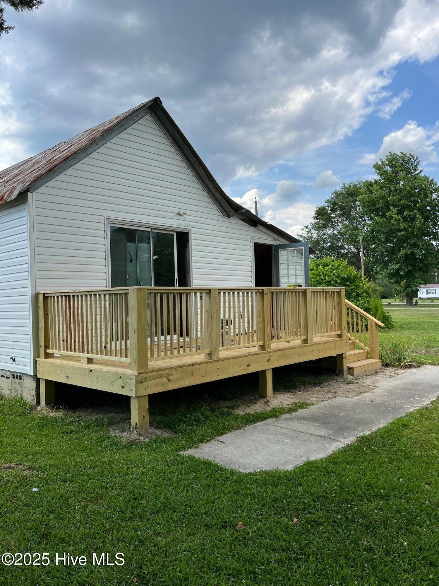 582 Five Mile Road Richlands, NC 28574 - Photo 2 of 13 image4-4