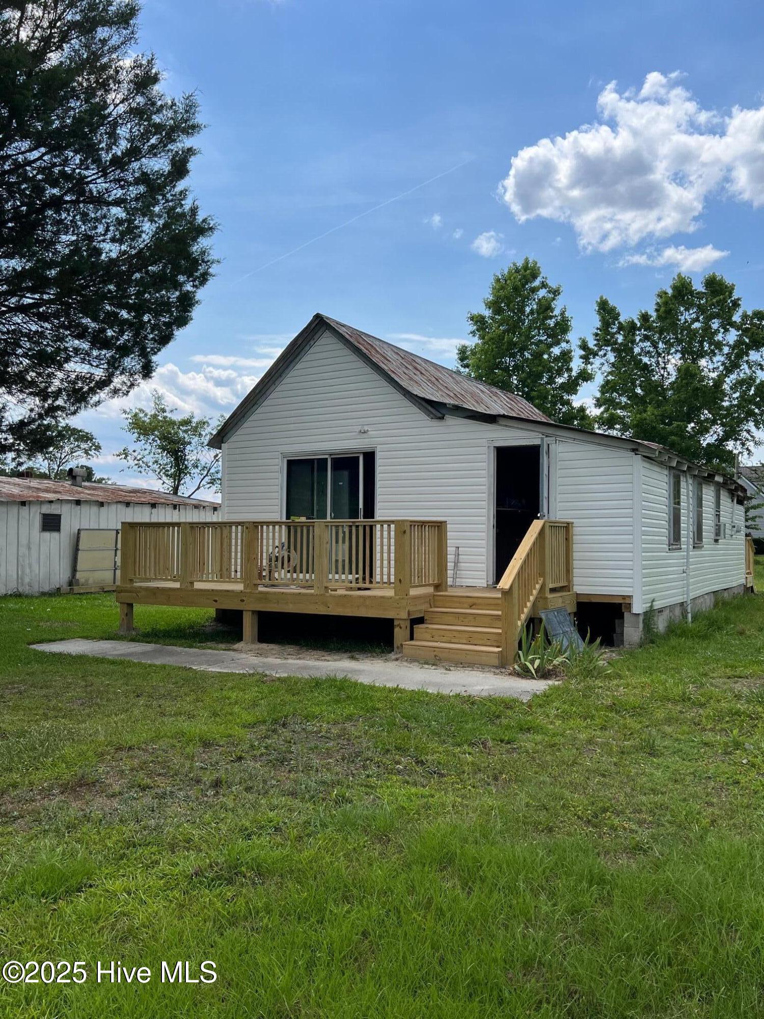 582 Five Mile Road Richlands, NC 28574 - Photo 3 of 13 image3-7