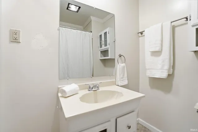 $1,200 | 1239 Charlotte Avenue, Fort Wayne, IN 46805