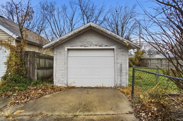 $1,200 | 1239 Charlotte Avenue, Fort Wayne, IN 46805