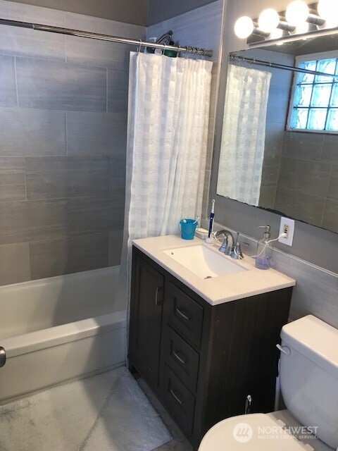 2513 13th Avenue West Seattle, WA 98119 - Photo 16 of 28