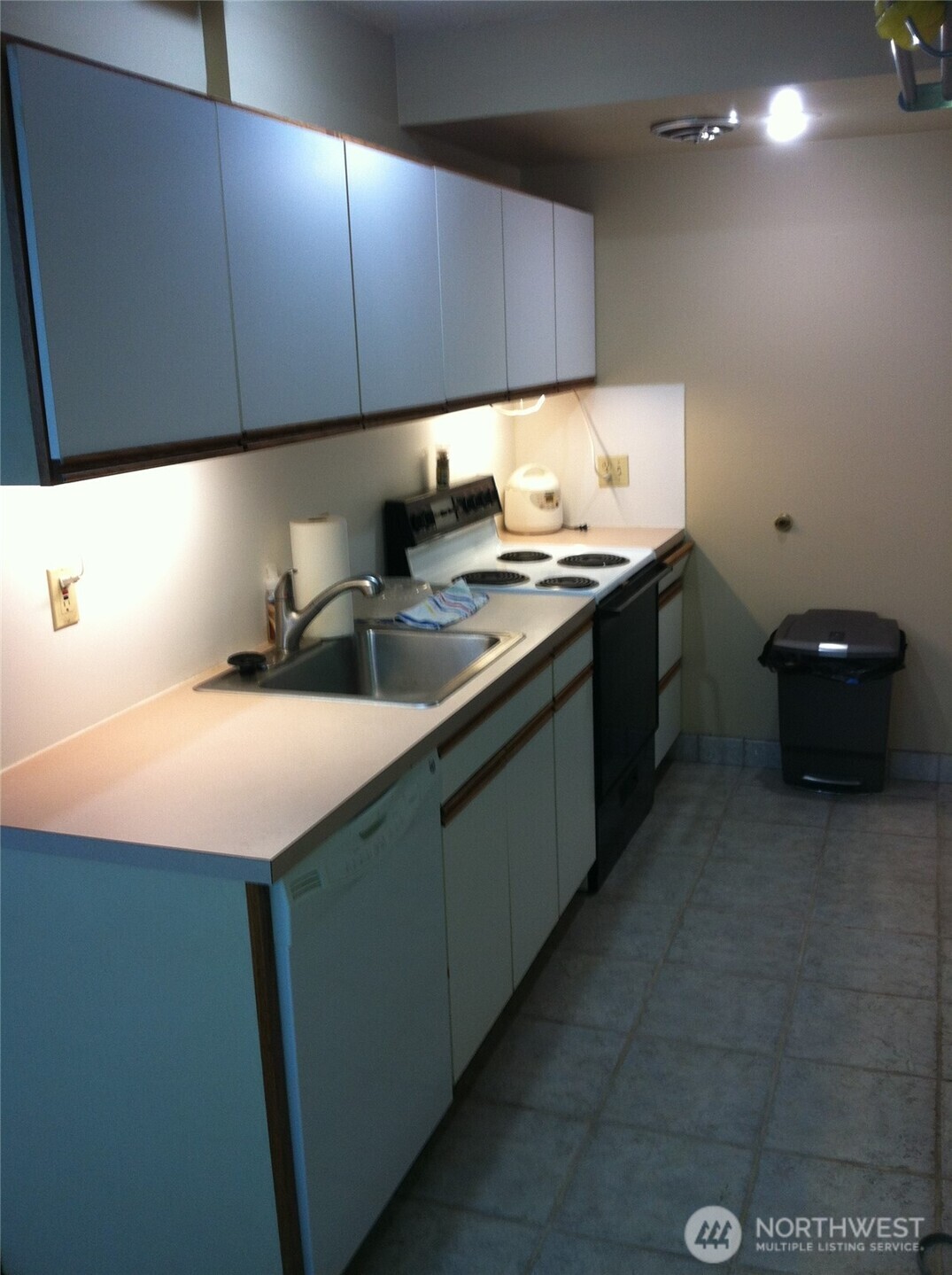 2513 13th Avenue West Seattle, WA 98119 - Photo 18 of 28