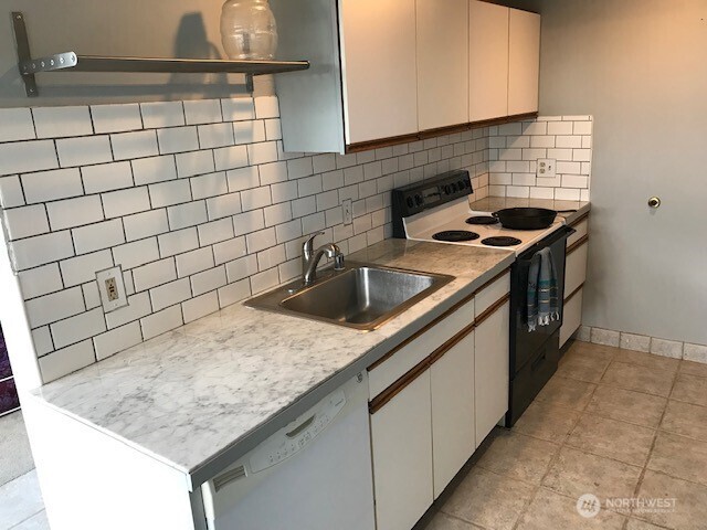 2513 13th Avenue West Seattle, WA 98119 - Photo 23 of 28