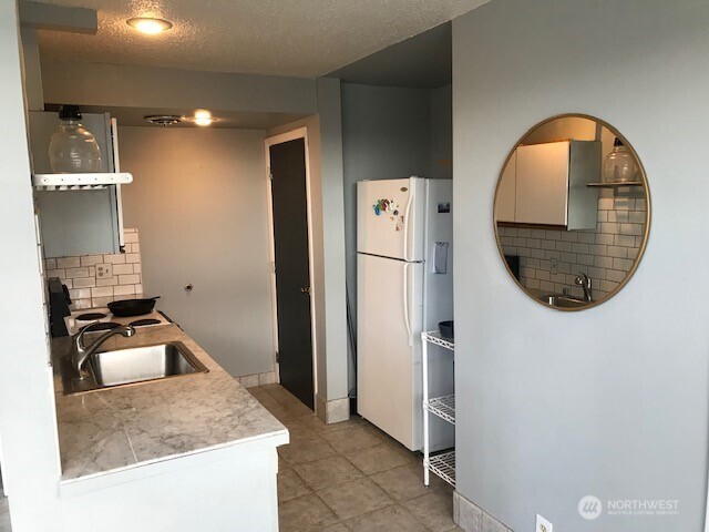 2513 13th Avenue West Seattle, WA 98119 - Photo 26 of 28