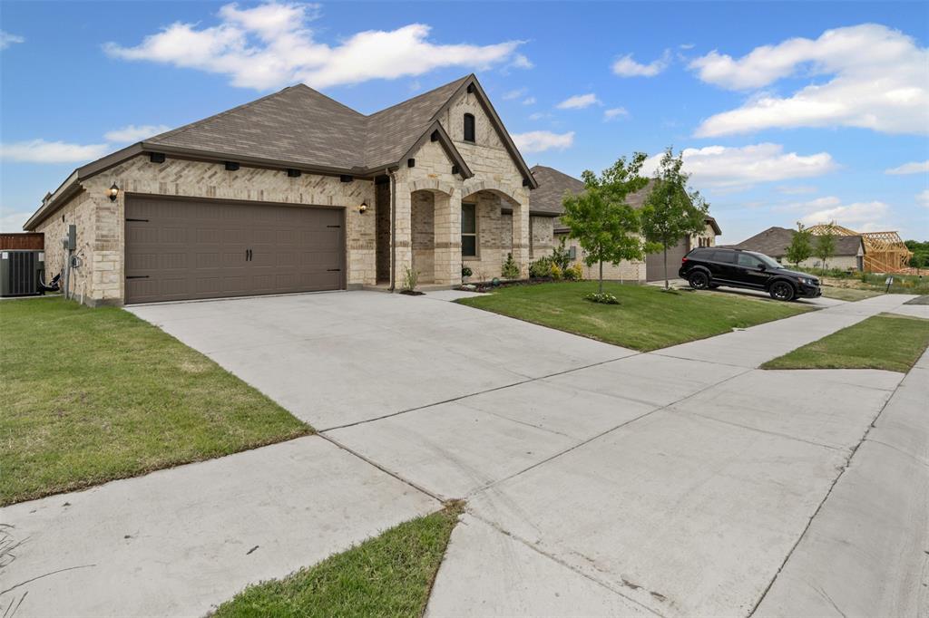 220 Shepards Street Godley, TX 76044 - Photo 2 of 37