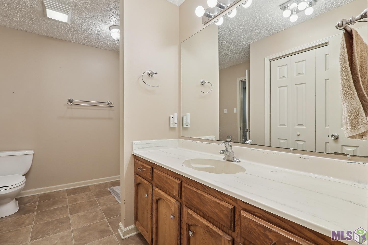 18930 King George Road Livingston, LA 70754 - Photo 11 of 25 Main House Bathroom 2