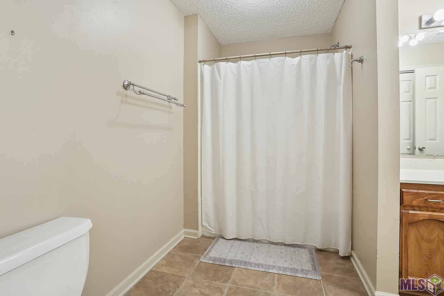 18930 King George Road Livingston, LA 70754 - Photo 12 of 25 Main House Bathroom 2