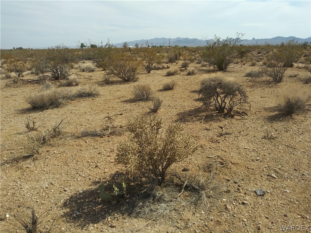 5272 Cordes Road Golden Valley, AZ 86413 - Photo 1 of 3 a view of a city