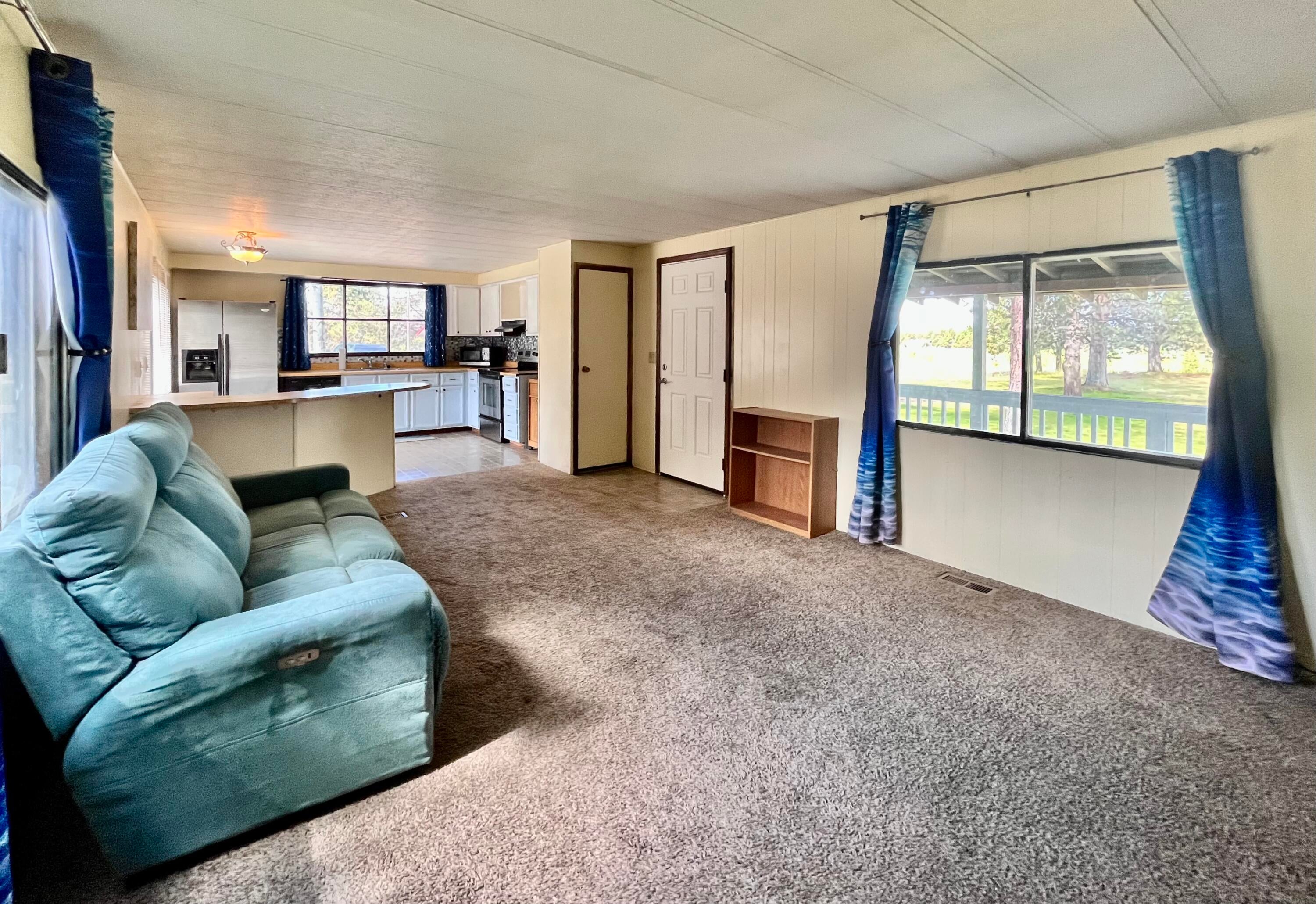 52731 Huntington Road, Unit 26 La Pine, OR 97739 - Photo 11 of 20 Living Room
