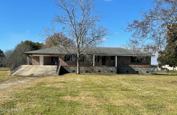 $75,400 | 910 South Railroad Street, Delcambre, LA 70528