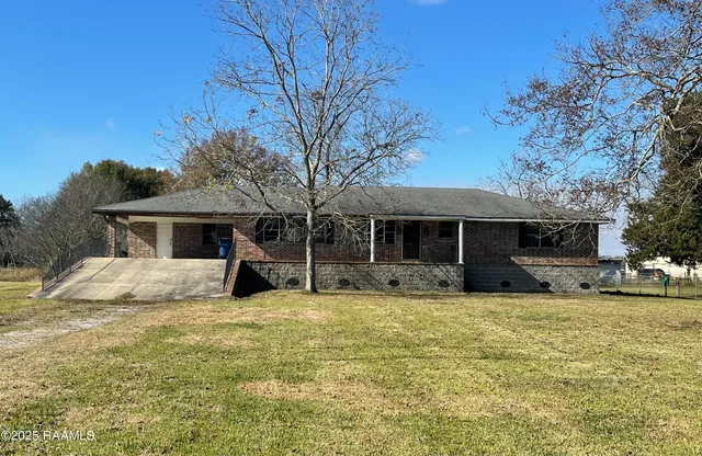 $97,400 | 910 South Railroad Street, Delcambre, LA 70528
