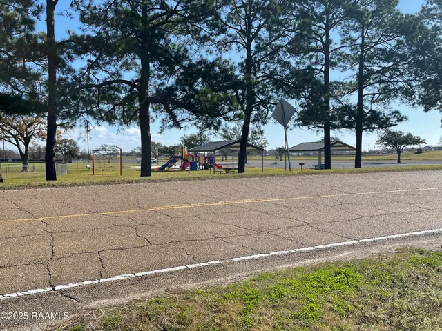 $87,700 | 910 South Railroad Street, Delcambre, LA 70528