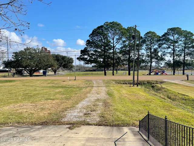 $87,700 | 910 South Railroad Street, Delcambre, LA 70528