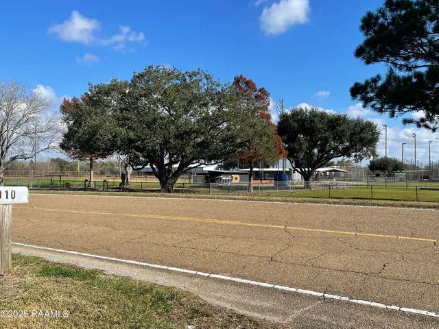 $87,700 | 910 South Railroad Street, Delcambre, LA 70528