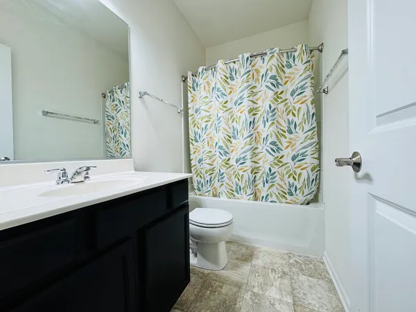 $299,900 | 810 Four Seasons Boulevard, Aurora, IL 60504