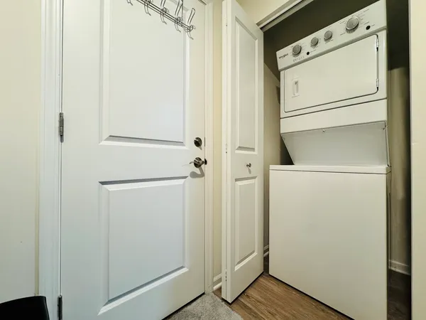 $299,900 | 810 Four Seasons Boulevard, Aurora, IL 60504
