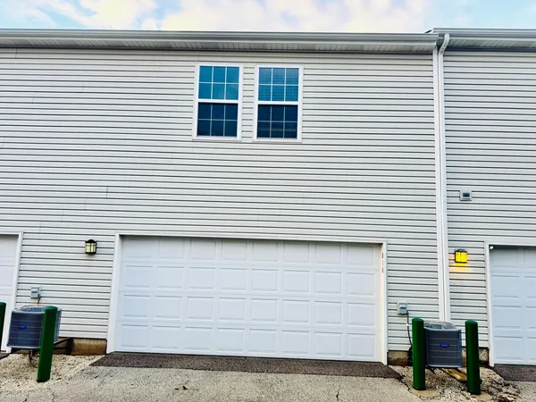$299,900 | 810 Four Seasons Boulevard, Aurora, IL 60504