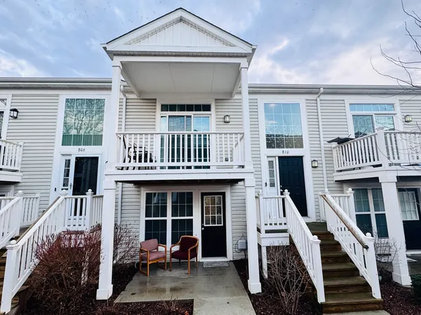 $299,900 | 810 Four Seasons Boulevard, Aurora, IL 60504