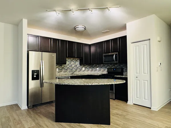 $299,900 | 810 Four Seasons Boulevard, Aurora, IL 60504