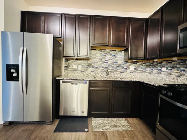 $299,900 | 810 Four Seasons Boulevard, Aurora, IL 60504