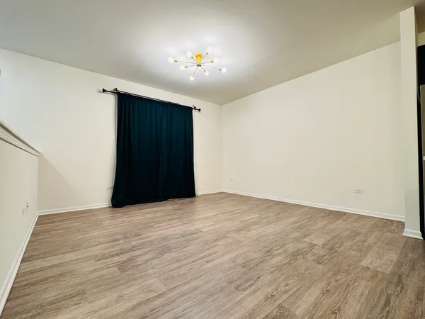 $299,900 | 810 Four Seasons Boulevard, Aurora, IL 60504