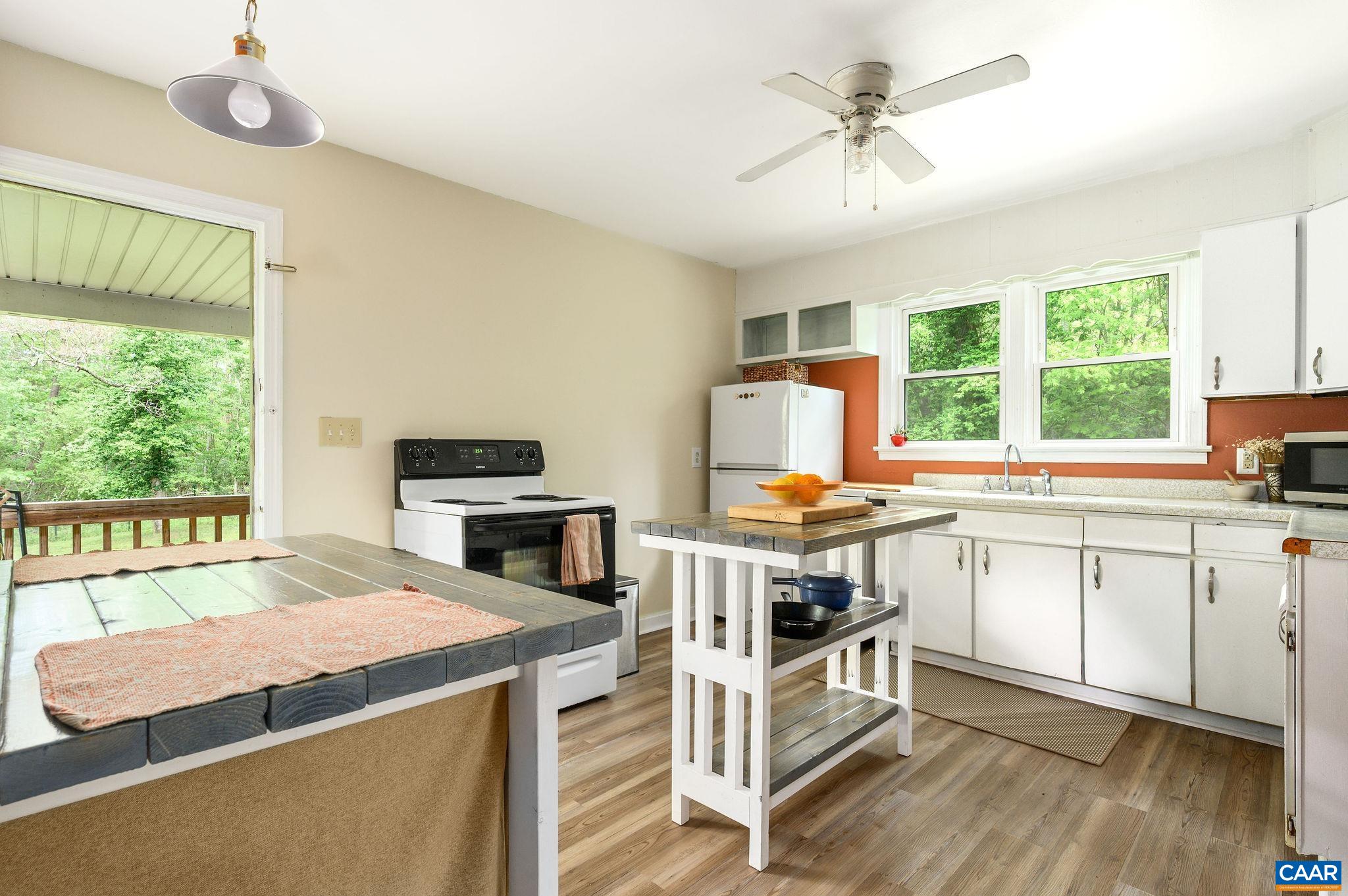 6554 Esmont Road Keene, VA 22946 - Photo 10 of 34