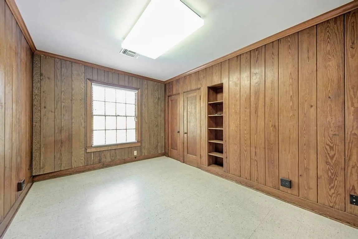 1919 Robbins Place Austin, TX 78705 - Photo 22 of 28 an empty room with windows closet and natural light