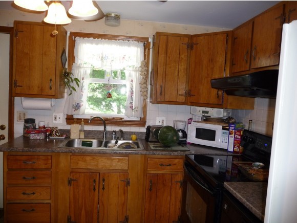 80 Londonderry Road Windham, NH 03087 - Photo 4 of 16