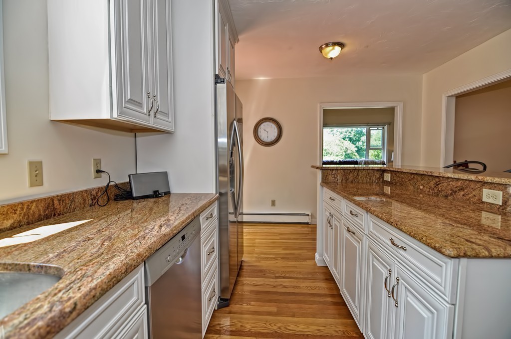 22 Robin Road Norfolk, MA 02056 - Photo 7 of 28 Gallery Image 7