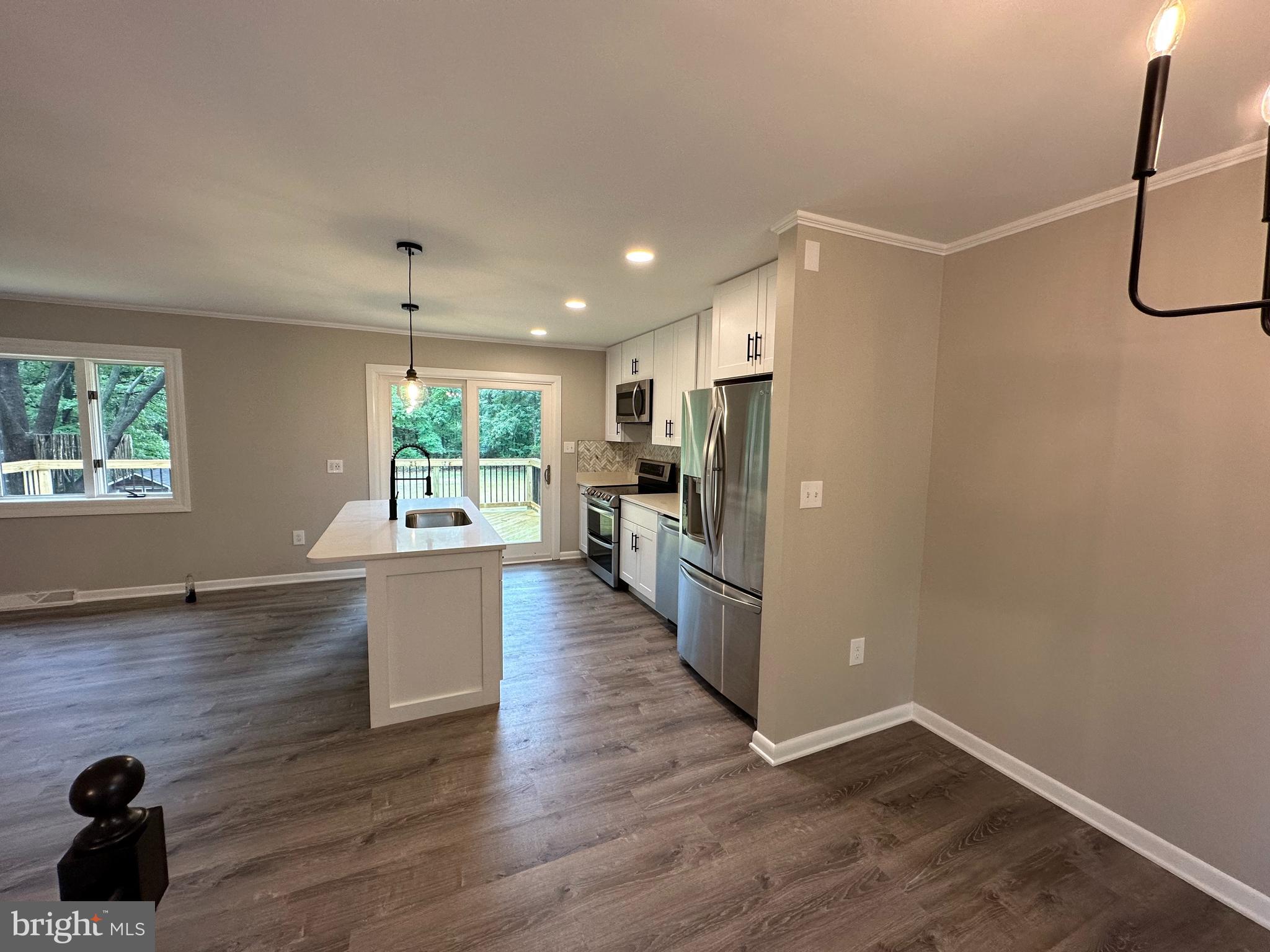2761 Bayside Beach Road Pasadena, MD 21122 - Photo 5 of 37 Gallery Image 5