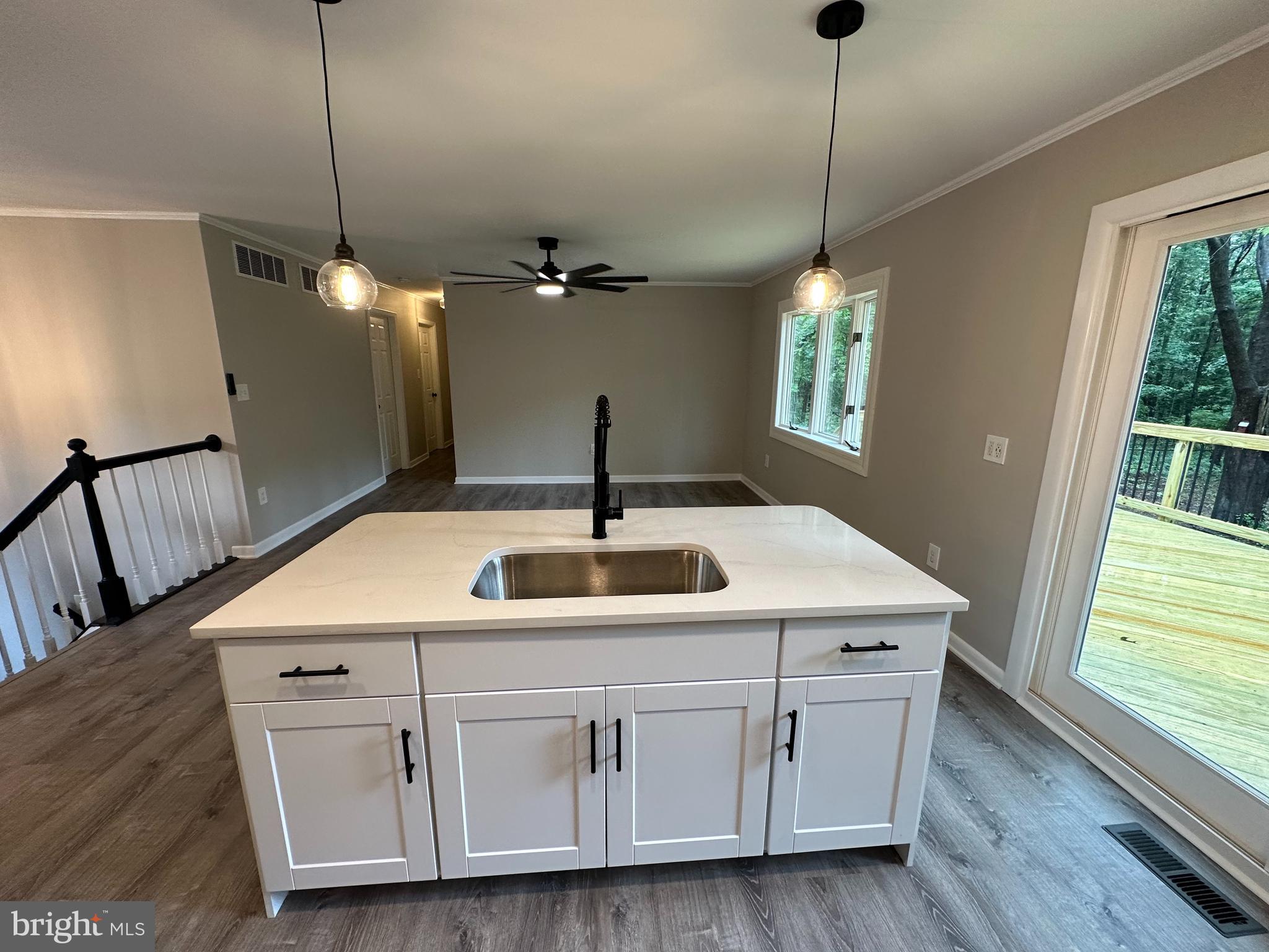 2761 Bayside Beach Road Pasadena, MD 21122 - Photo 7 of 37 Gallery Image 7