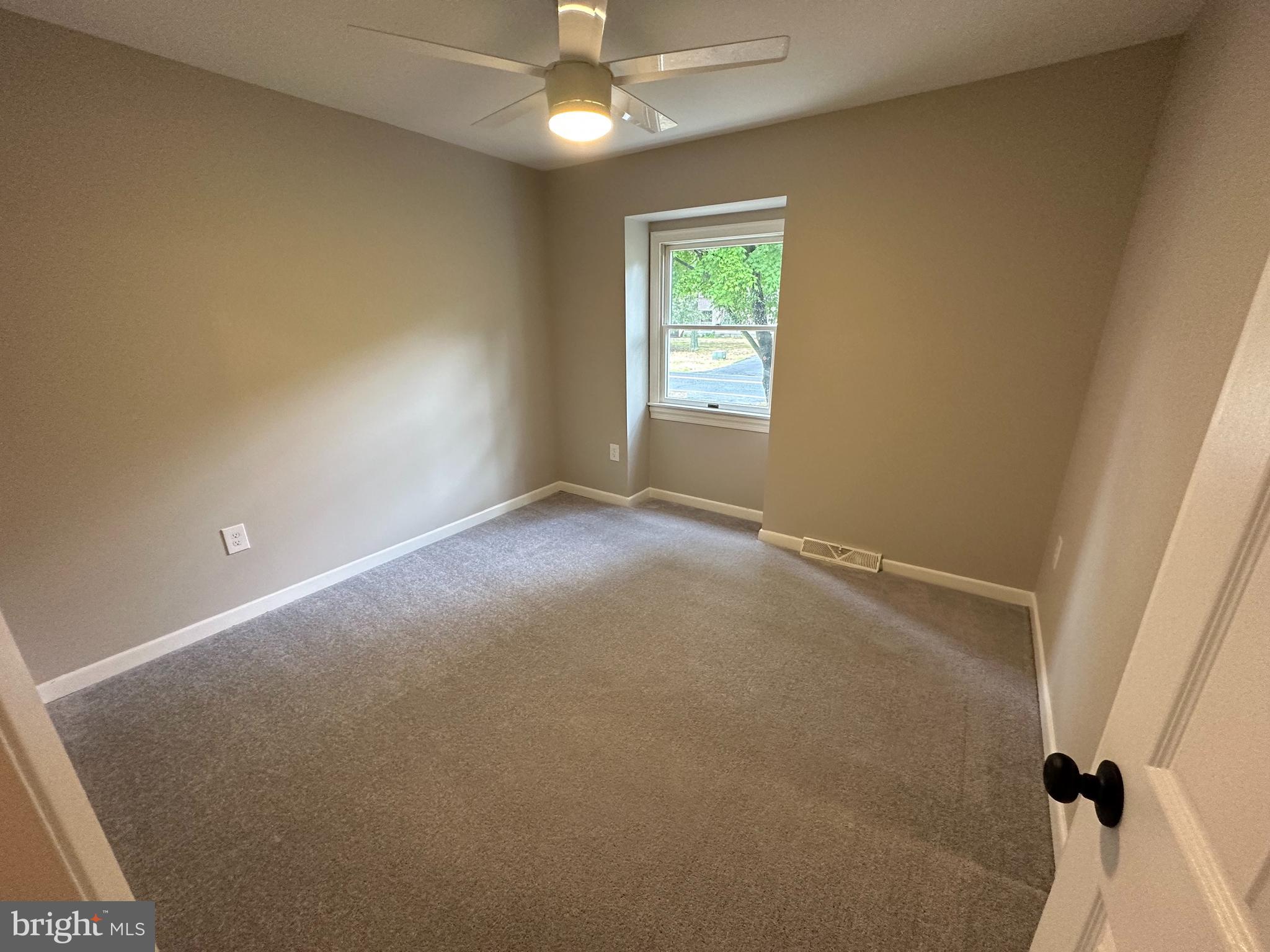 2761 Bayside Beach Road Pasadena, MD 21122 - Photo 8 of 37 Gallery Image 8