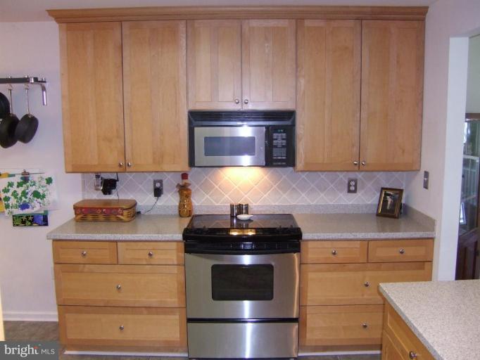 384 North Shore Road Pasadena, MD 21122 - Photo 19 of 28 Kitchen #2