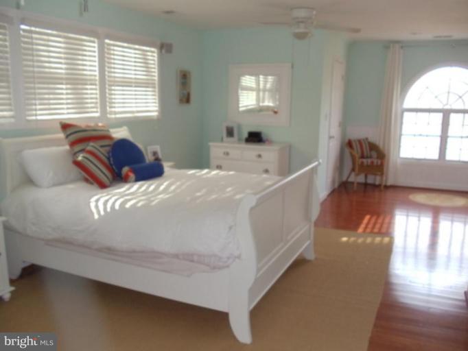 384 North Shore Road Pasadena, MD 21122 - Photo 20 of 28 Master Bedroom