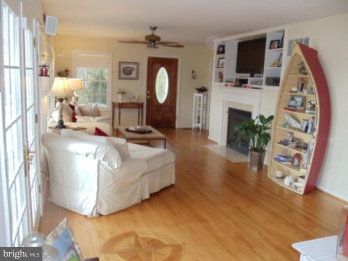 384 North Shore Road Pasadena, MD 21122 - Photo 10 of 28 Family Room #2