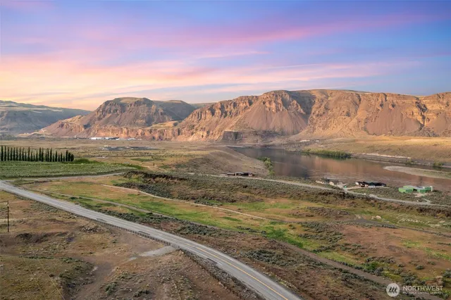 a view of an ocean beach