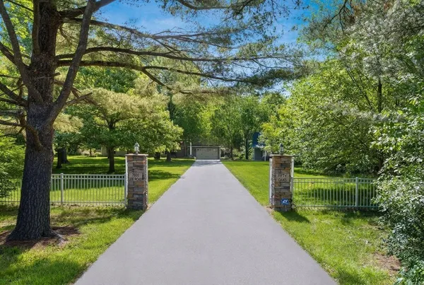 $899,900 | 7600 Lee Road, Westerville, OH 43081