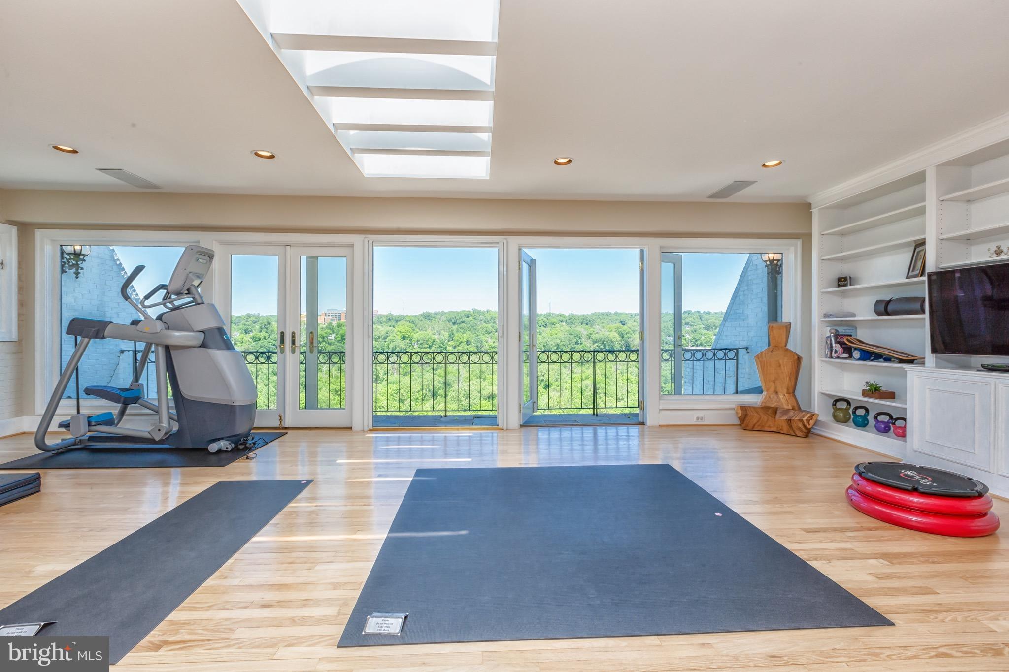 187 Chain Bridge Road Arlington, VA 22101 - Photo 14 of 24 Top Floor